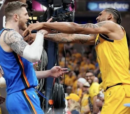 Which former Knicks player wins the title tonight?