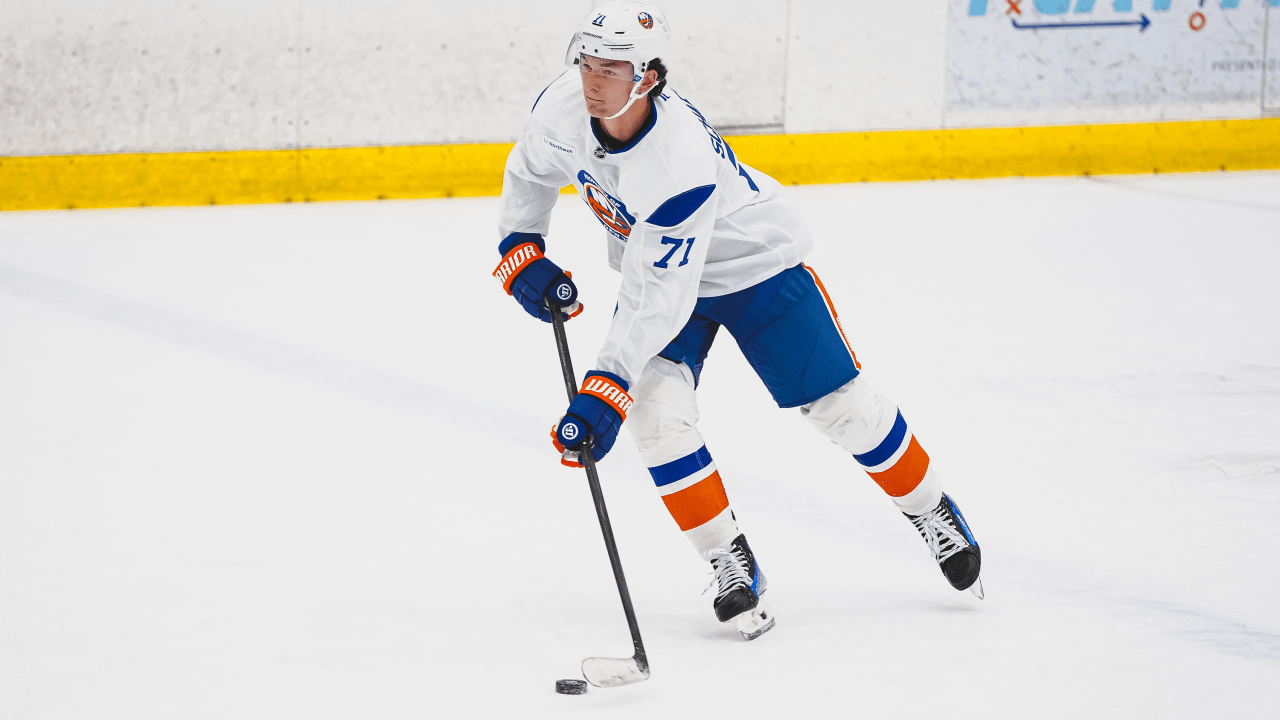 Schaefer skates with Islanders for 1st time, determined to make opening night roster
