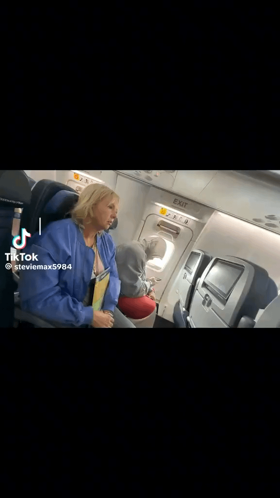 [Highlight] Man records himself “exposing” Ja’Marr Chase’s presence on a plane and criticizes him for not giving out autographs