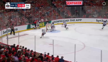 [EDM vs FLA] Everyone grabs a partner as the physicality intensifies midway through the third. Nurse and Gadjovich have a lengthy fight.