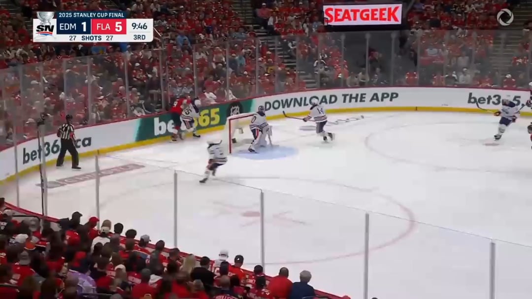 [EDM vs FLA] Everyone grabs a partner as the physicality intensifies midway through the third. Nurse and Gadjovich have a lengthy fight.