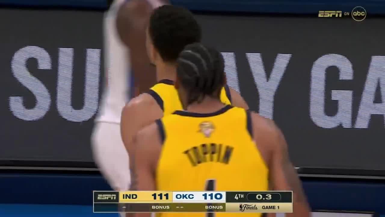 [Highlight] Tyrese Haliburton puts the Pacers up 1 in the first game of the finals with 0.3 left vs the Thunder!