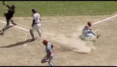 Winn streaking home from 2nd on a sac fly almost perfectly mirrors Ozzie doing the same thing in the ‘82 Series.