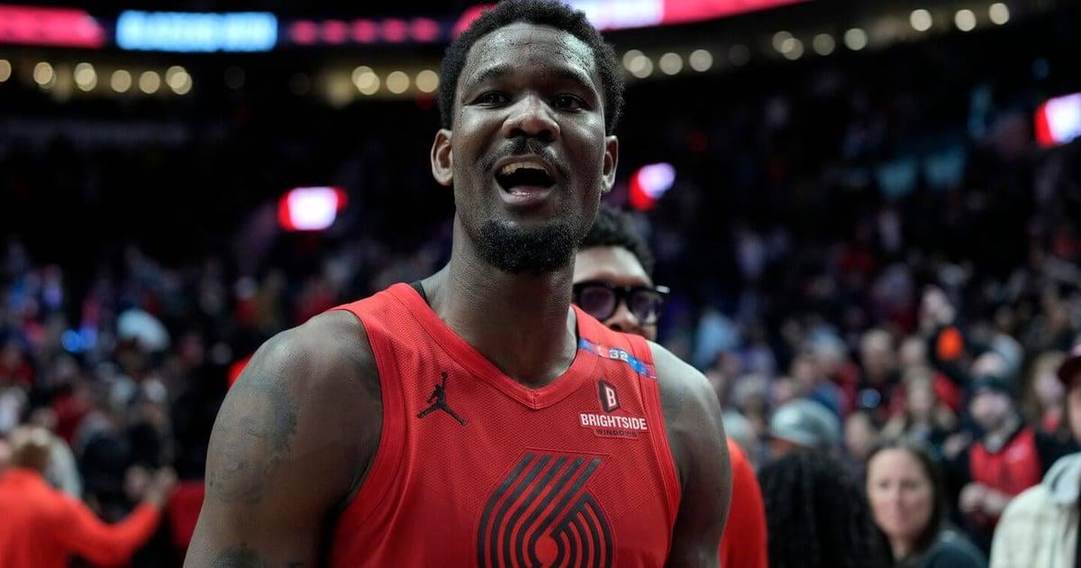 [Katz] League sources tell The Athletic that the Rockets and Suns are working on expanding the KD trade into a deal that would involve a league-record 7 teams. Other teams involved in negotiations at the moment include the Hawks, Nets, Warriors, Lakers and Timberwolves, league sources say.