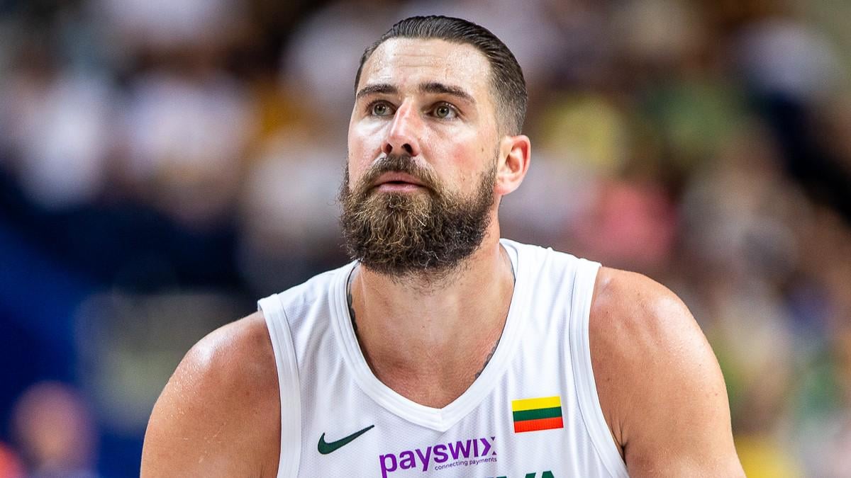 With Jonas Valančiūnas forgoing all of his NBA salary to play overseas, this marks the second consecutive season where the Sacramento Kings have salary dumped a player who would go on to give up their entire salary to their new team in order to play overseas.