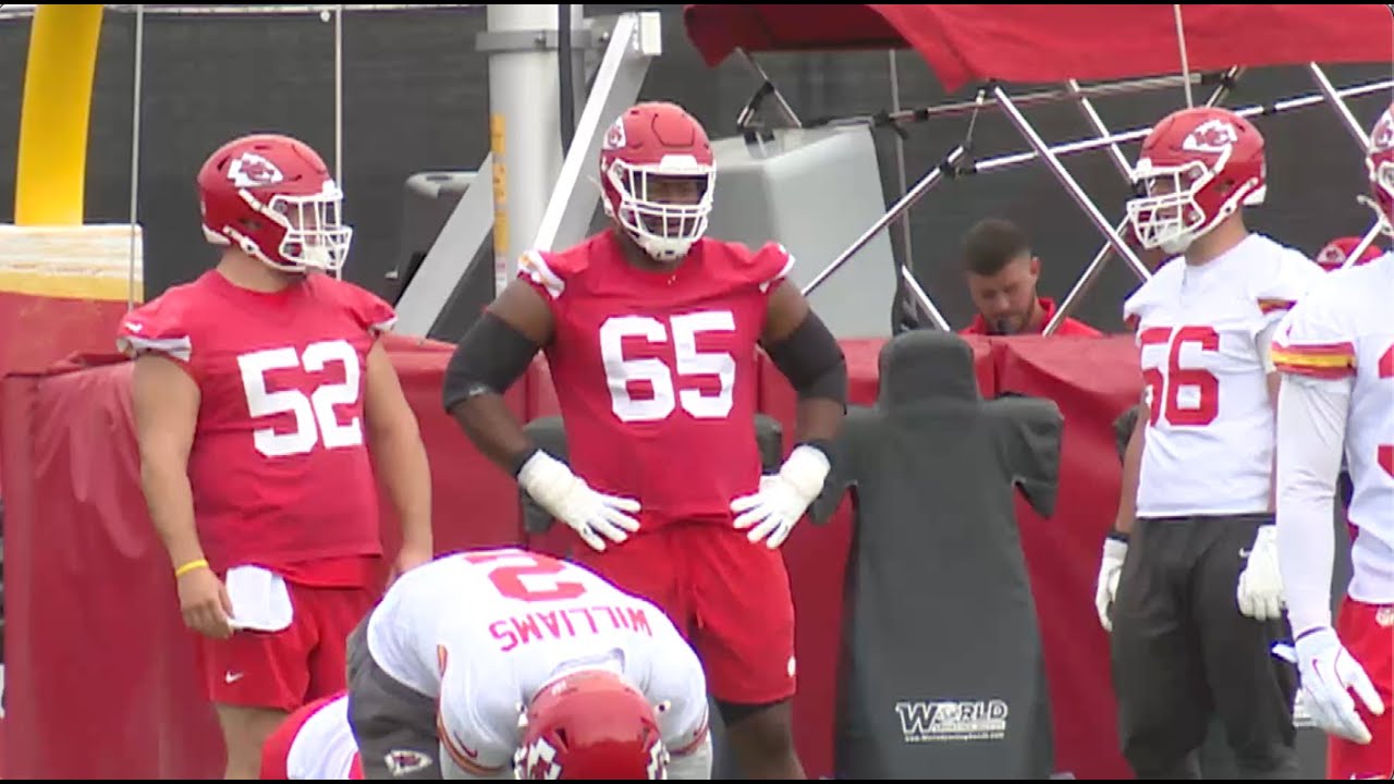 NEW! Chiefs Cap Crunch: Patrick Mahomes, Chris Jones & the 2022 Draft Class Dilemma - 41 is the Mic