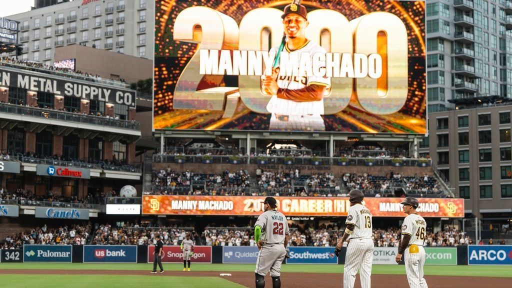 Padres slugger Manny Machado gets 2,000th career hit