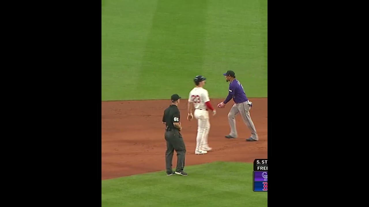 The Rockies turn a RIDICULOUS double play!