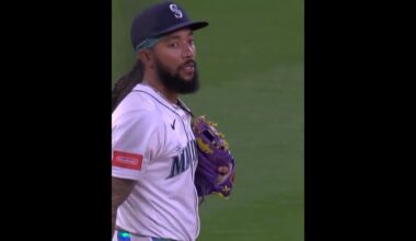 J. P. Crawford makes it look effortless 😮‍💨