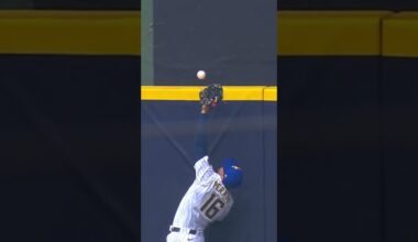 HOW?! You have to see what just happened in the Marlins-Brewers game 🤯