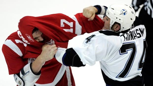 Ex-NHLer Nick Tarnasky cleared by RCMP in Alberta golf course fight