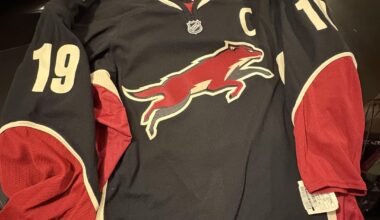 [FS] Looking to sell my team-issued Shane Doan jumping coyote jersey. It’s a size 52. Was looking for $400 US shipped anywhere in North America. Brand new with tags.
