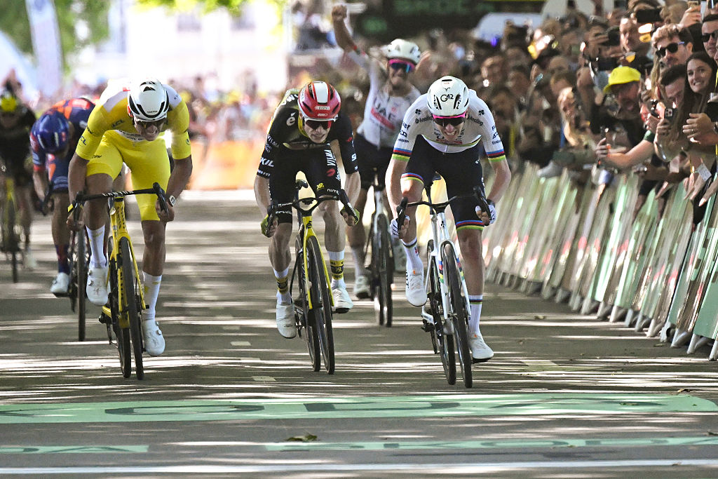 As it happened: A milestone win for the world champion in a ferocious uphill sprint on Tour de France stage 4