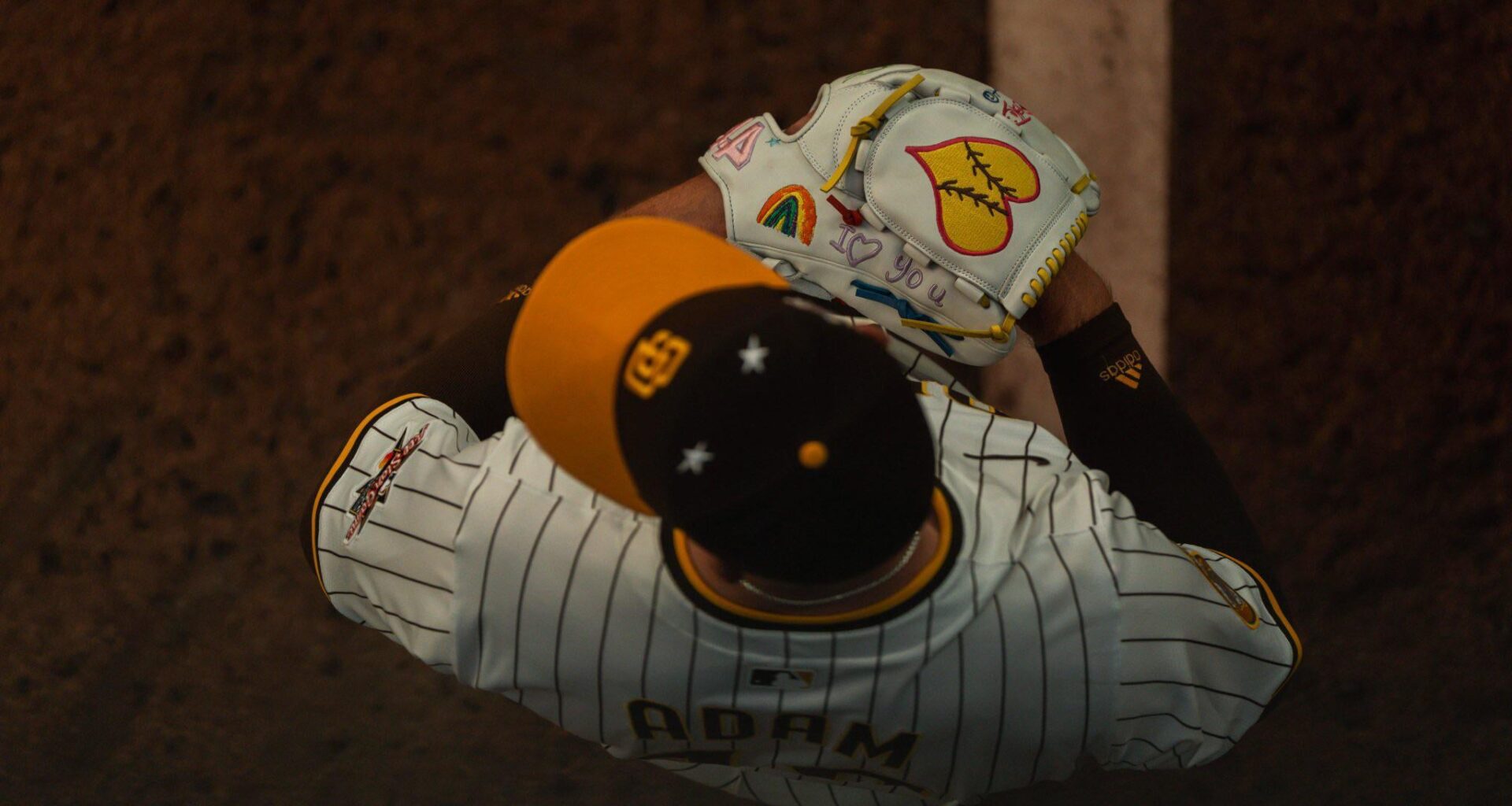 [Padres] Jason’s custom glove for the All-Star Game had his daughters’ drawings stitched in 🥹