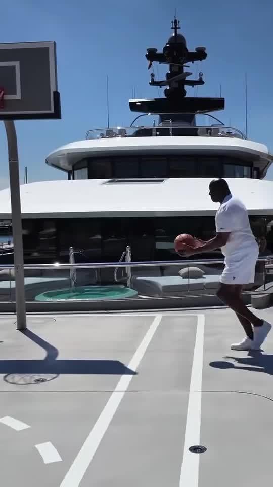 [Magic Johnson] It was nice to be back in Barcelona, Spain where I won my gold medal with the Dream Team! I’m back shooting hoops, not in an arena this time, but on a yacht! 😁