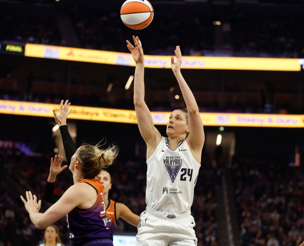 Cecilia Zandalasini hits go-ahead jumper to lift Valkyries over Dream