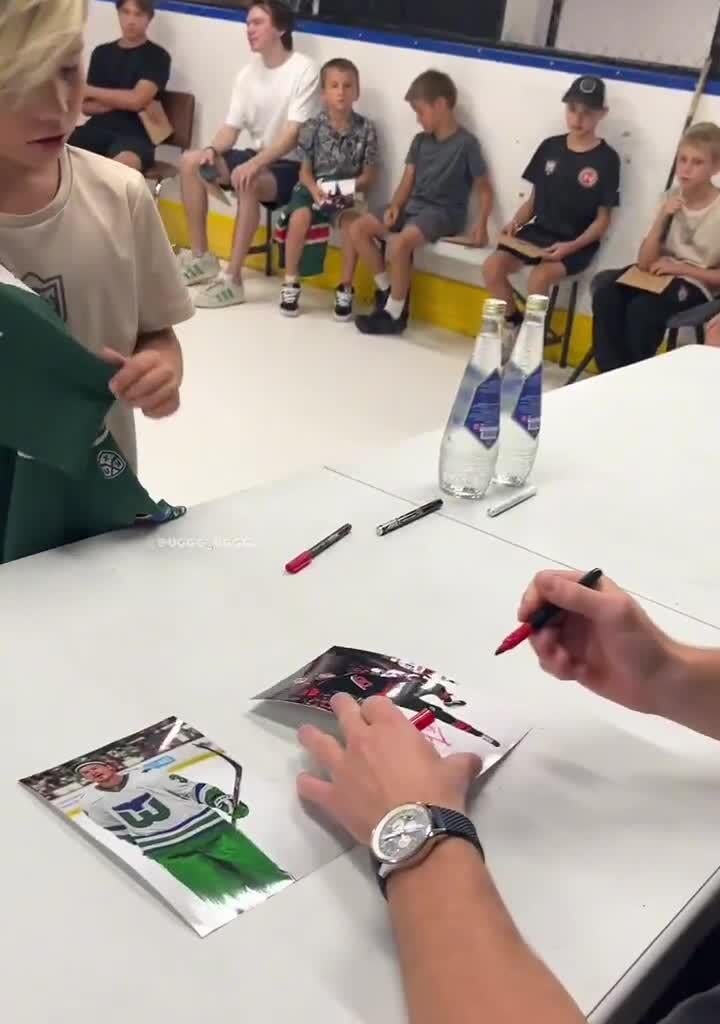 The other day, Andrei Svechnikov held a signing event for young hockey players in Kazan. The kids’ beaming faces showed just how much it meant to them to get attention from an NHL-level player. For many, this will surely be an unforgettable meeting