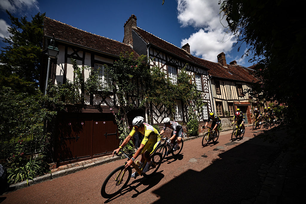 Alpecin - Deceuninck team's Dutch rider Mathieu van der Poel wearing the overall leader's yellow jersey cycles with the pack of riders (peloton) through the town of Gerberoy during the 4th stage of the 112th edition of the Tour de France cycling race, 174.2 km between Amiens Metropole and Rouen, Northern France, on July 8, 2025. (Photo by Anne-Christine POUJOULAT / AFP)