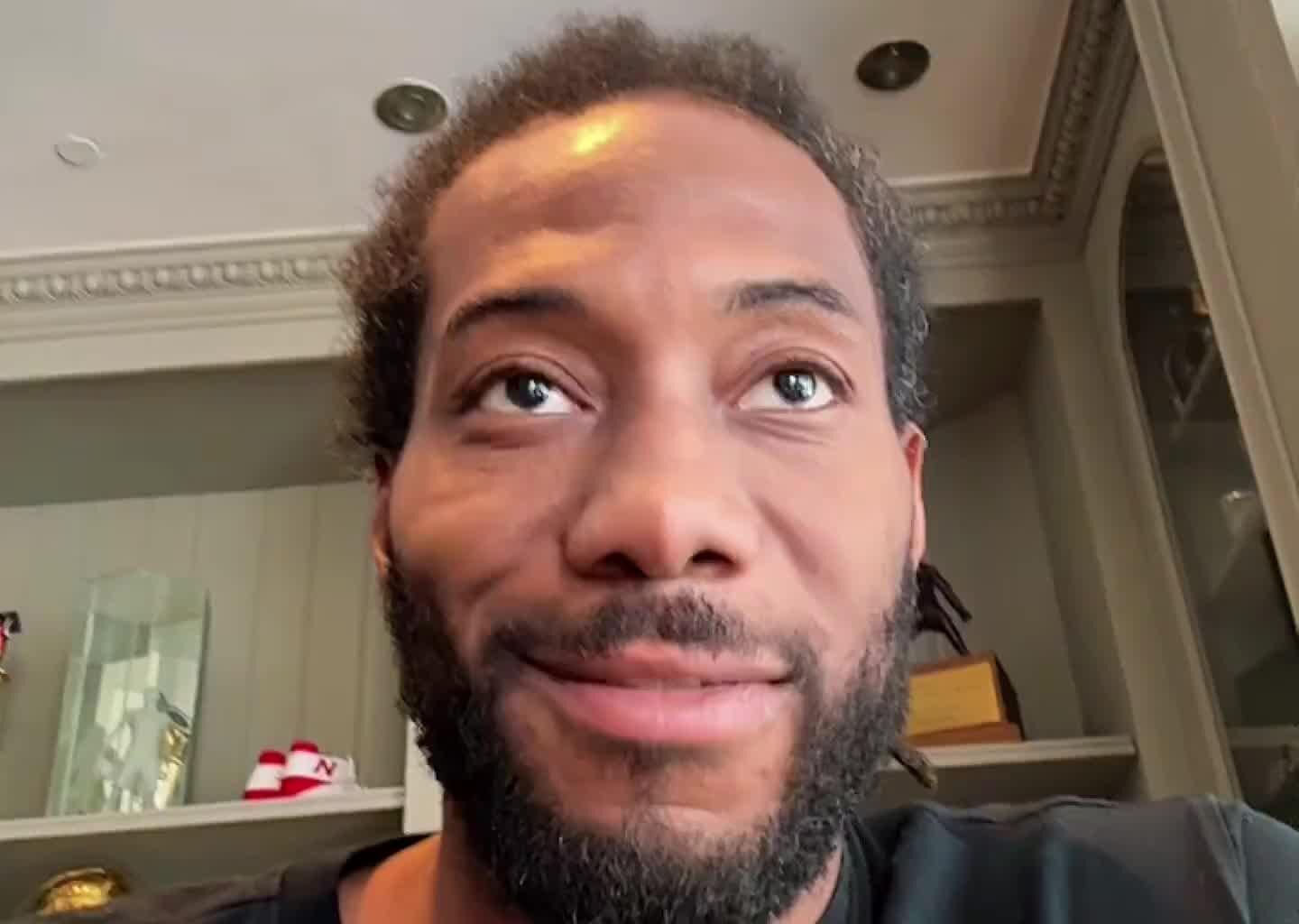 Yang Hansen & Kawhi Leonard giving each other gems.
Yang on trash talk in Mandarin & Kawhi gives advice on adjusting to the speed of the NBA