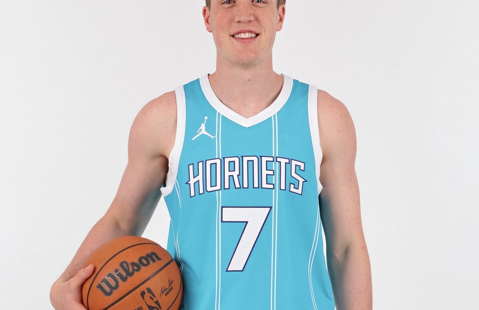 [DePaula] BREAKING: Hornets rookie Kon Knueppel has signed a multi-year shoe deal with Jordan Brand.