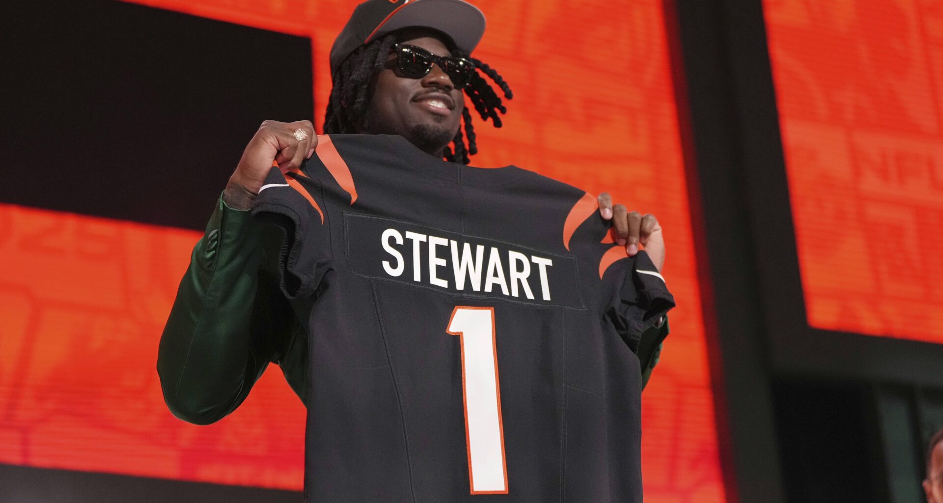 Where Shemar Stewart Ranks Among Biggest Contract Blunders of the 2025 NFL Offseason