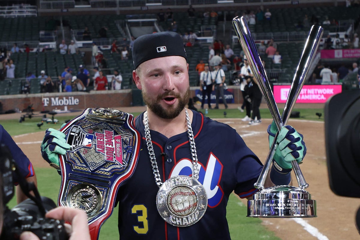 Flanked by his family, Mariners’ Cal Raleigh wins 2025 MLB Home Run Derby