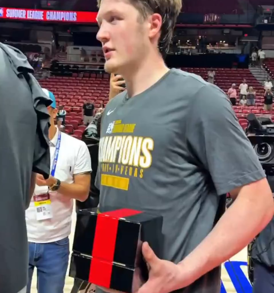 The Charlotte Hornets receive their Championship Rings. Kon, the MVP, shows his hardware and humility.