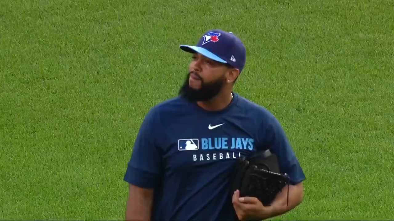 Seranthony Domínguez was traded between games of the Blue Jays-Orioles doubleheader and had to walk past his old teammates to get to the Blue Jays bullpen