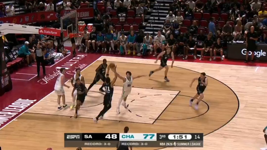 [Highlight] Kon Knueppel with a No Look Pass to PJ Hall