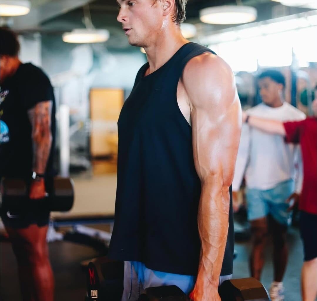 Our boy Alec looking thicccc