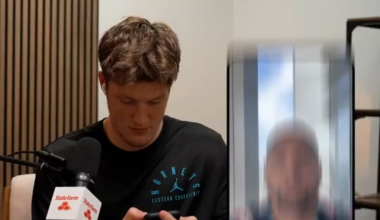 [BRxHornets Reddit] Thanks to Taylor Rooks, Klay Thompson gives a special message to Kon Knueppel.