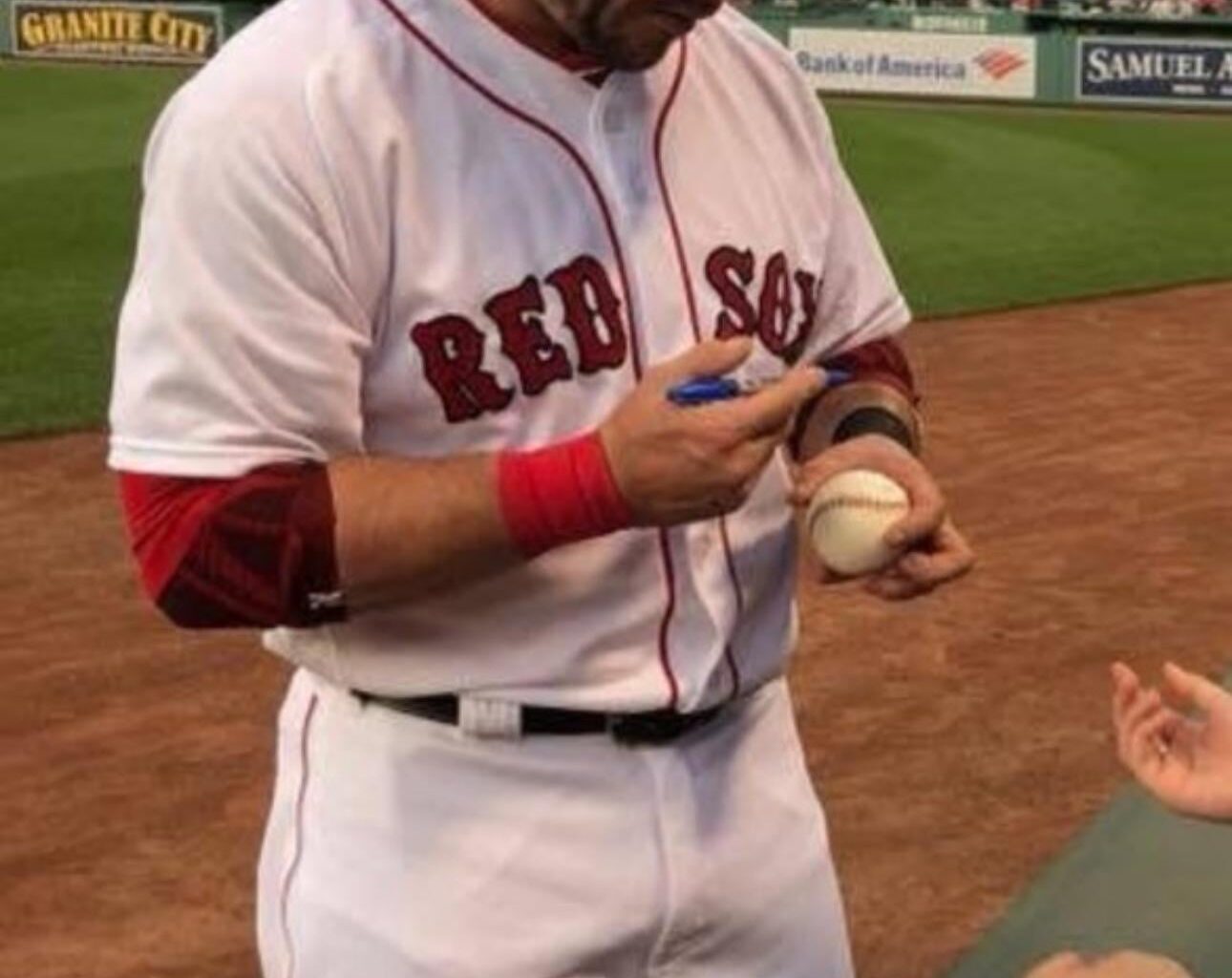 My friend got this baseball signed in 2018… she didn’t know who it was and is trying to figure it out