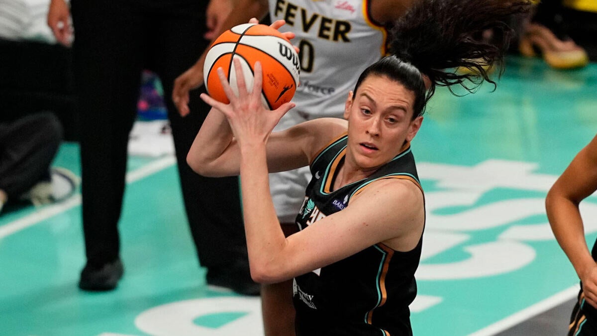 Breanna Stewart injury: Liberty star reportedly avoided serious leg issue but misses game vs. Wings
