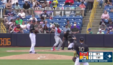 [MiLB] El Mutante -- Leo De Vries -- flies one onto the berm 👽
