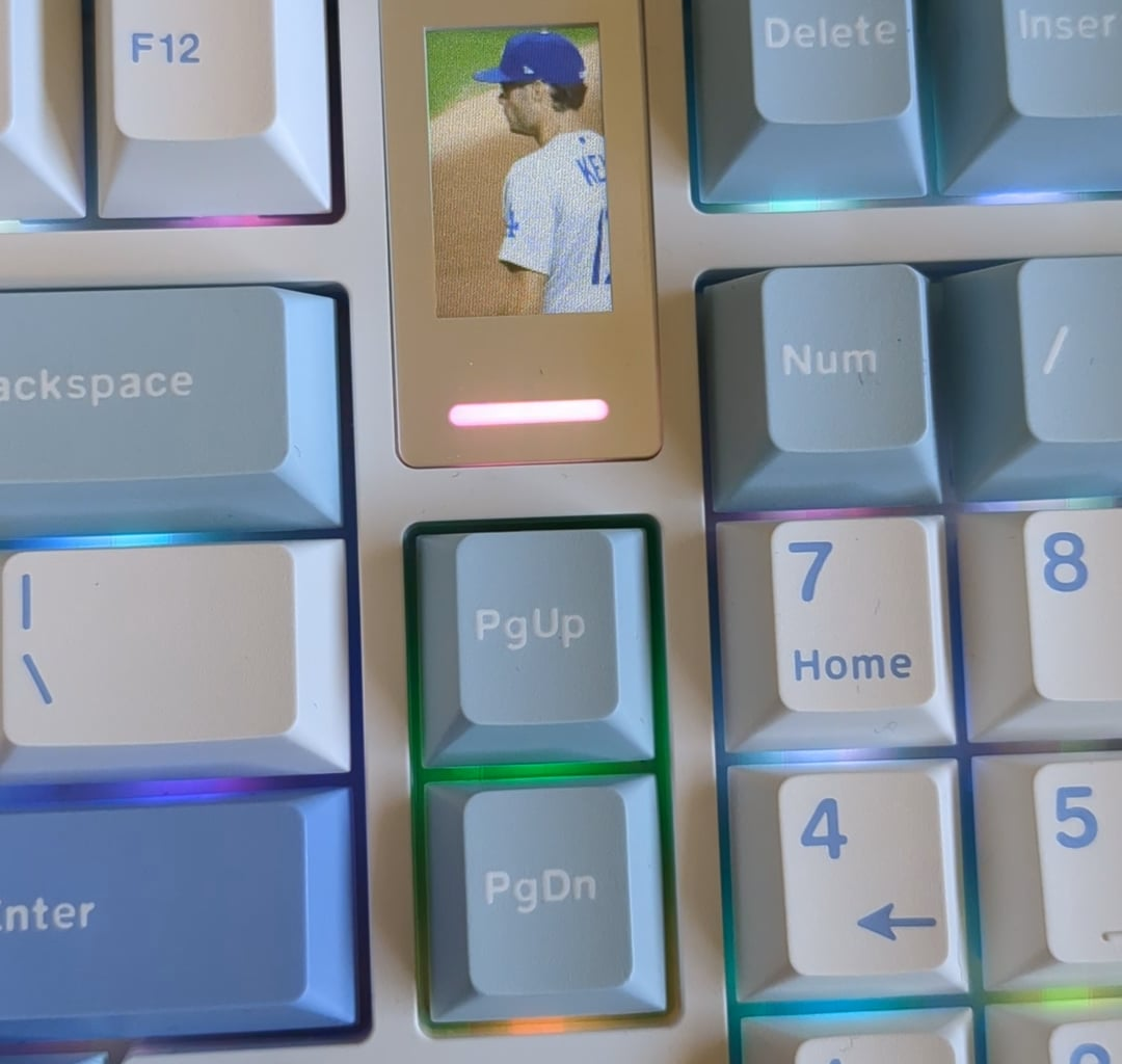 My new keyboard can display a gif + possible return of Joe Kelly = obviously
