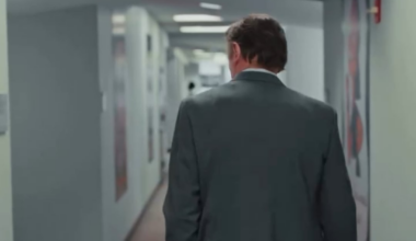 Liam Neeson is just like us when he sees his favorite athlete! 😂