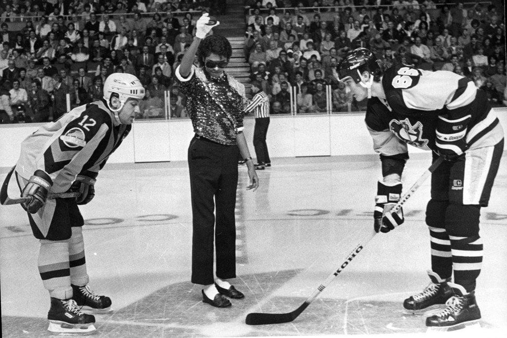Michael Jackson between Stan Smyl & Mario Lemieux