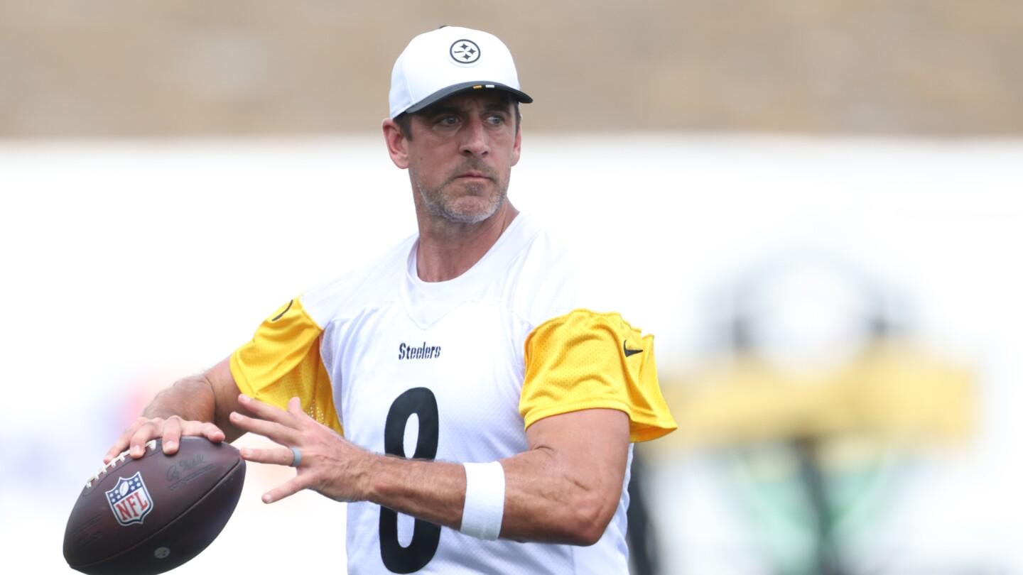 Aaron Rodgers sees Steelers as one of 10-12 potential Super Bowl winners