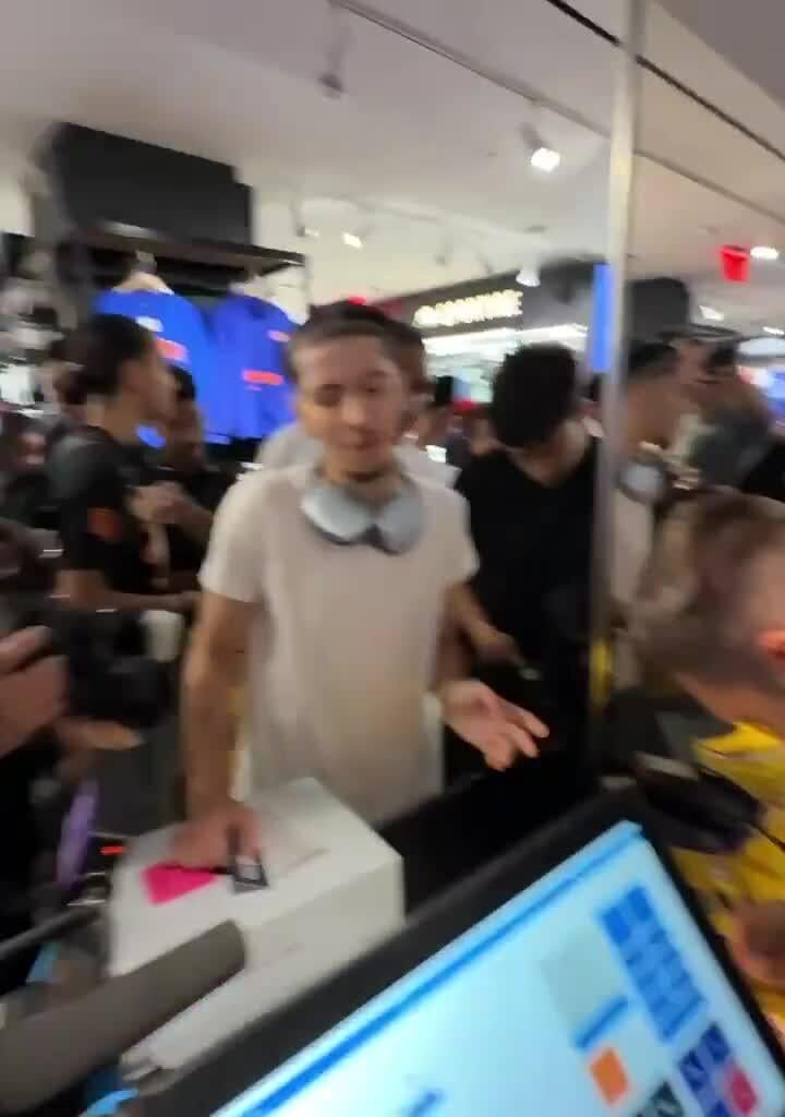 [NBA] Young fan gets gifted a pair of Luka 4s and says he's gonna drop 30 in them.  Luka’s response: “That’s it, 30?”