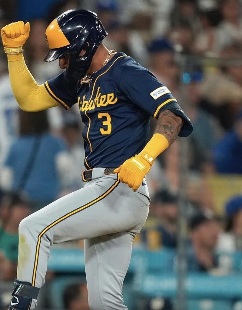 The best record in all of baseball. An 11 game winning streak. Ladies and gentlemen: your red hot Milwaukee Brewers!!!