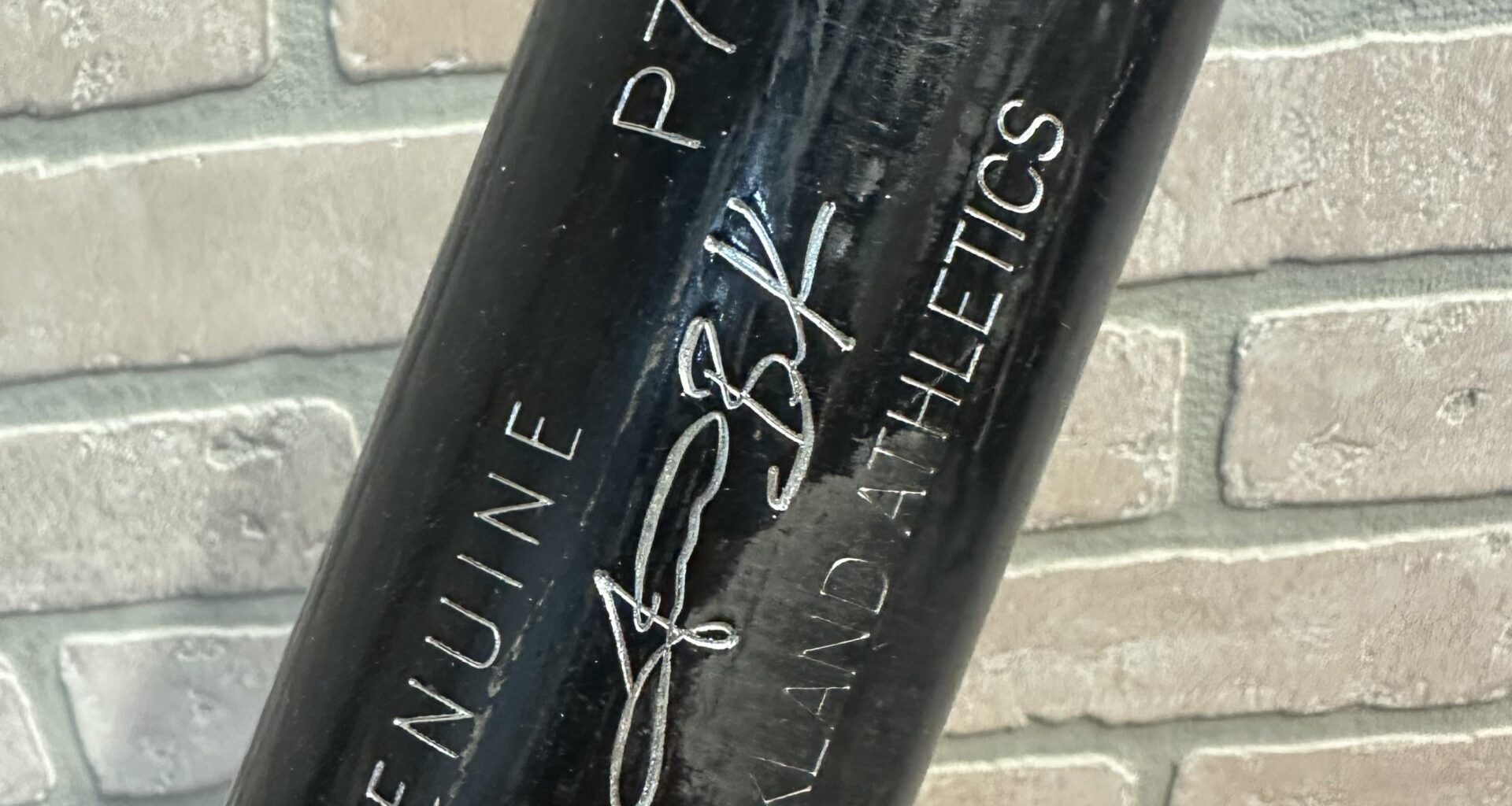 Need help identifying the player on this game used bat!