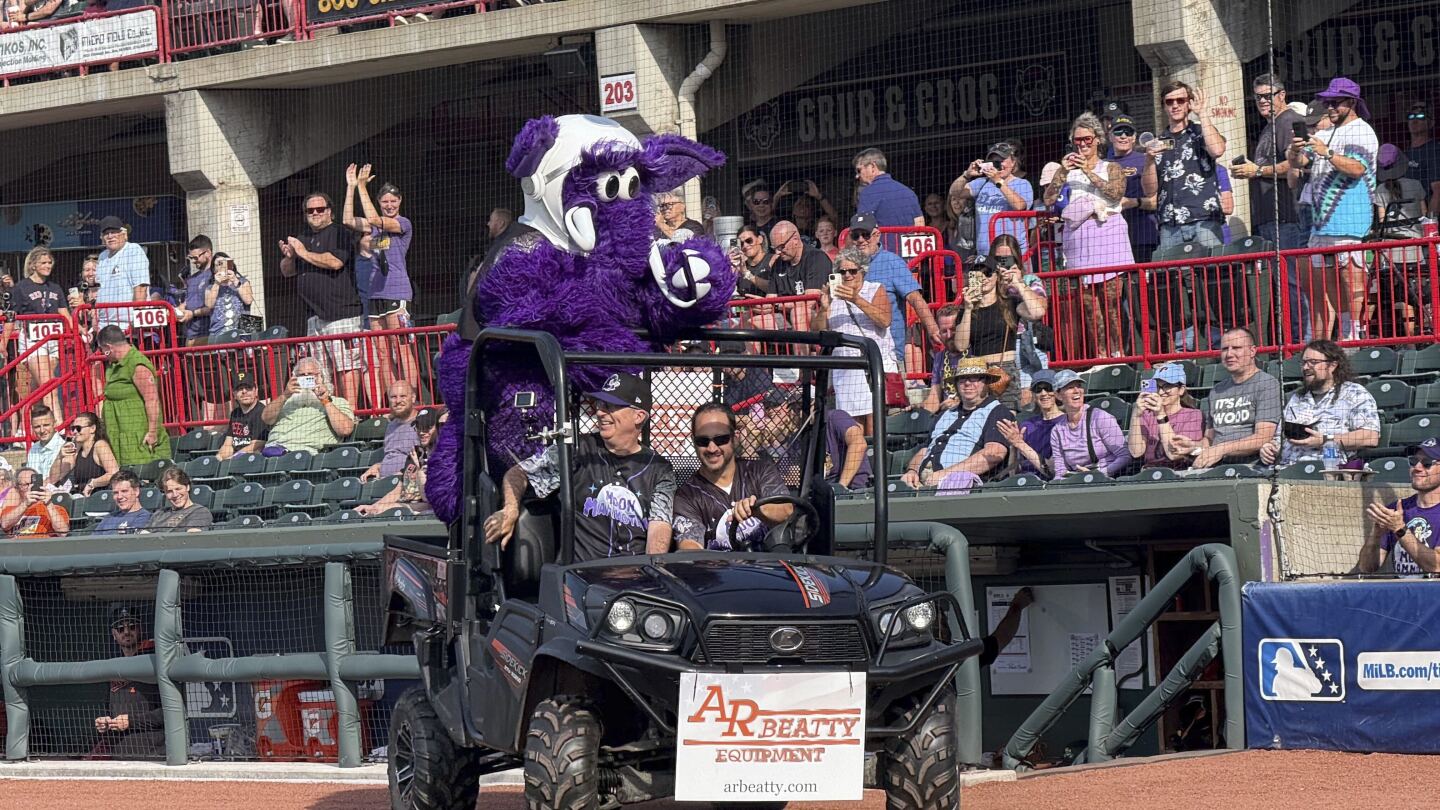 John Oliver's Erie Moon Mammoths debut in front of a record crowd
