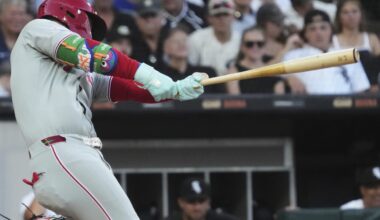 Manfred confronted by Harper during meeting, AP source says