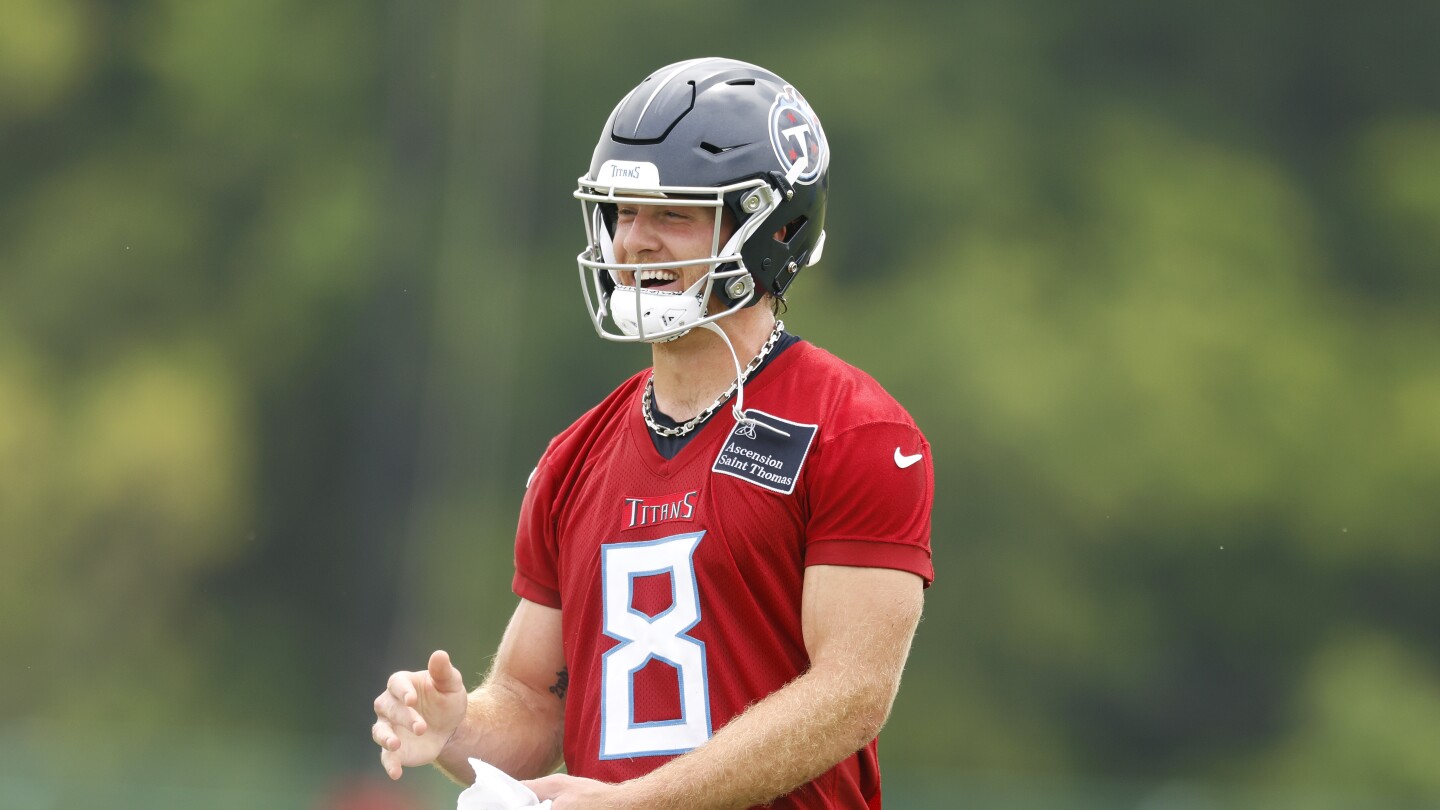 Will Levis out for season with shoulder injury