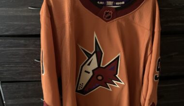 Selling a Coyotes Reverse Retro 2.0 Keller in size 50