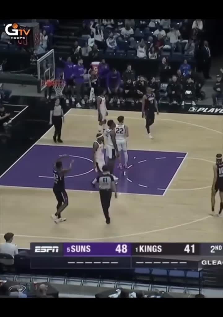 29 year old Jon Elmore dropping dimes and bombs all over the place.