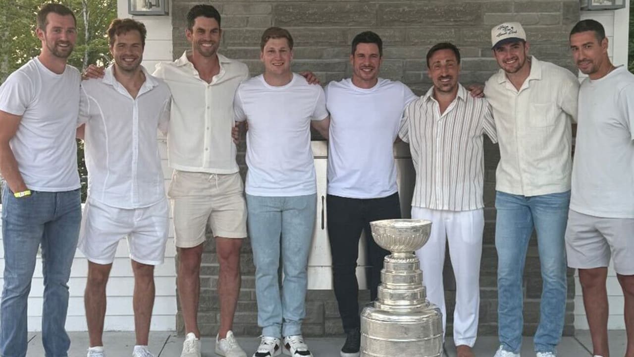 Marchand celebrates day with Stanley Cup alongside Crosby, MacKinnon