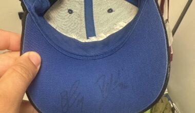 Who are the signatures on this wool hat?