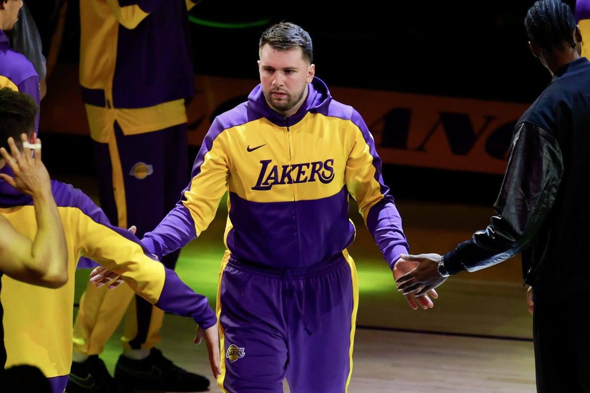 [Woike] Luka Dončić, according to league sources, had communicated his desires for a rim-running center, shooting & defensive support and has been an active recruiter helping secure Ayton and Smart. Luka has also committed to getting into fantastic shape thanks to a strict diet and exercise routine