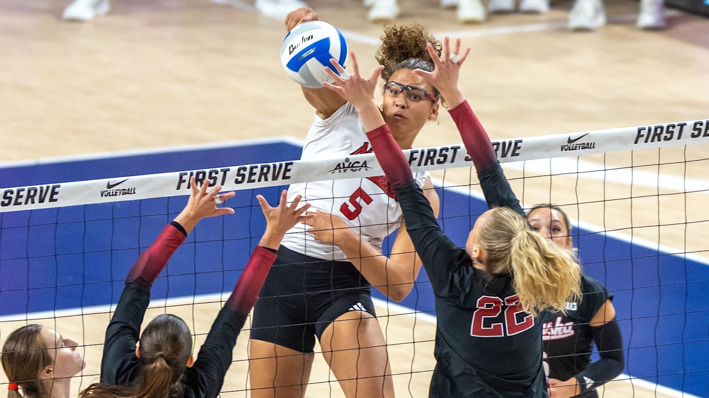 Huskers Dominate No. 6 Stanford in Sweep